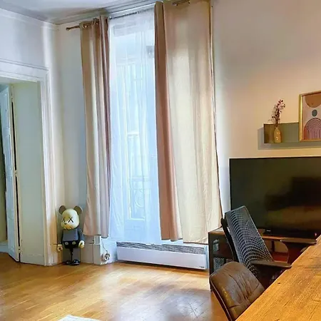 Un Grand 3p Haussmannien Situe A Cote Des Galeries Lafayette *